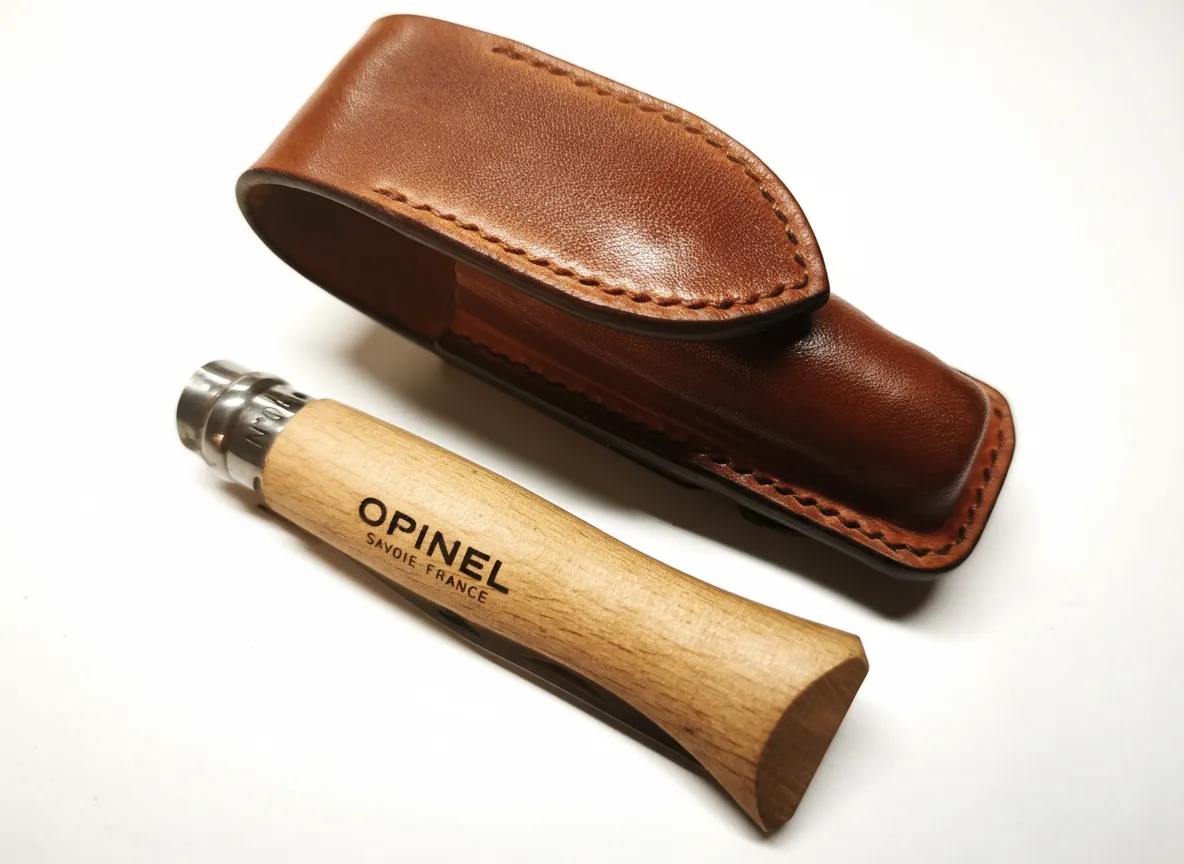 Simple fitted leather sheath for an Opinel folding knife